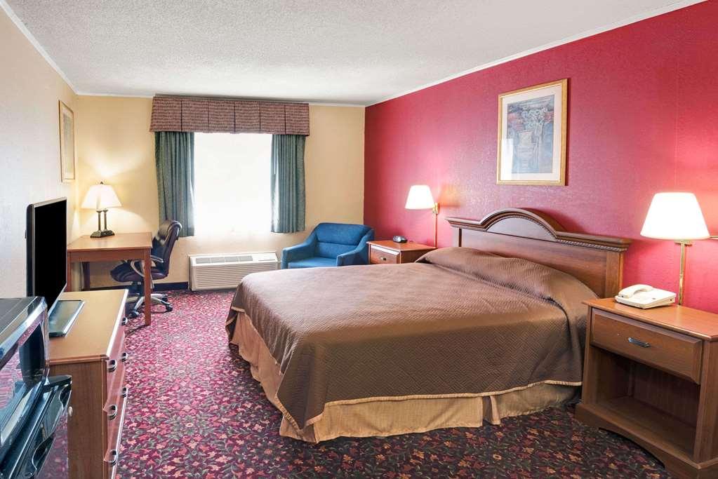 Travelodge By Wyndham Beckley Room photo