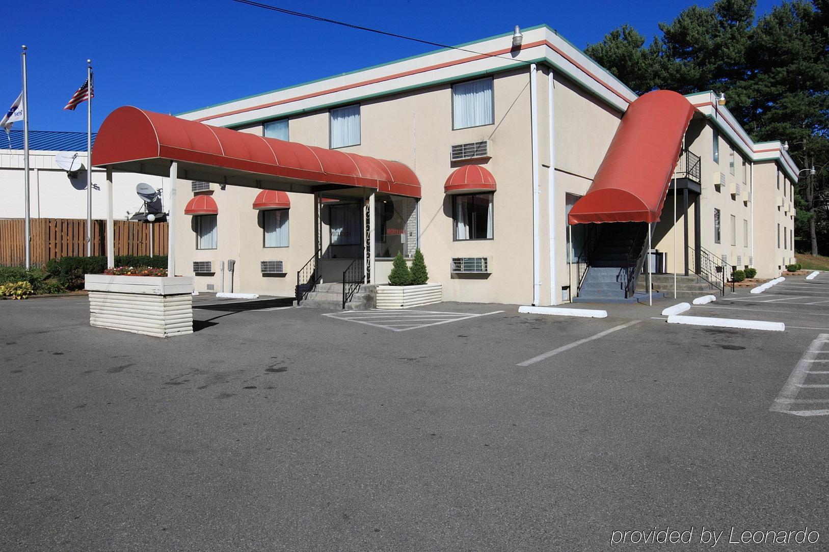 Travelodge By Wyndham Beckley Exterior photo